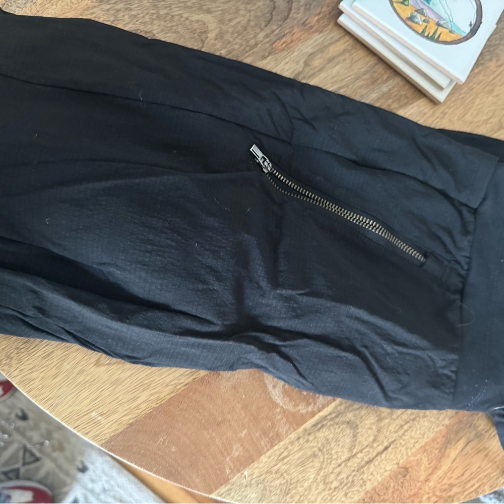 Altheta black cuffed jogger pants